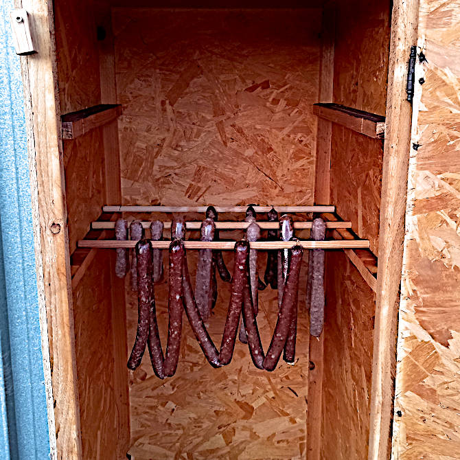 Das Räuchern beim Wurst selber machen.