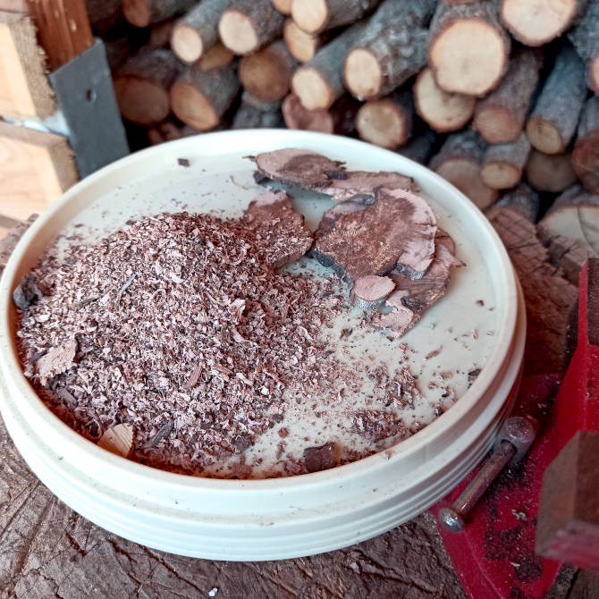 Feine und grobe Räucherspäne zum Wurst räuchern.